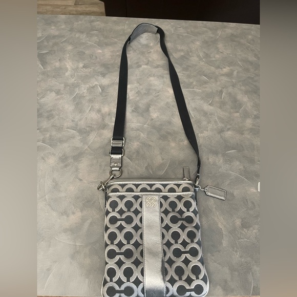 Women’s Coach Black and silver metallic shoulder or crossbody bag-zipper closure - Picture 2 of 9